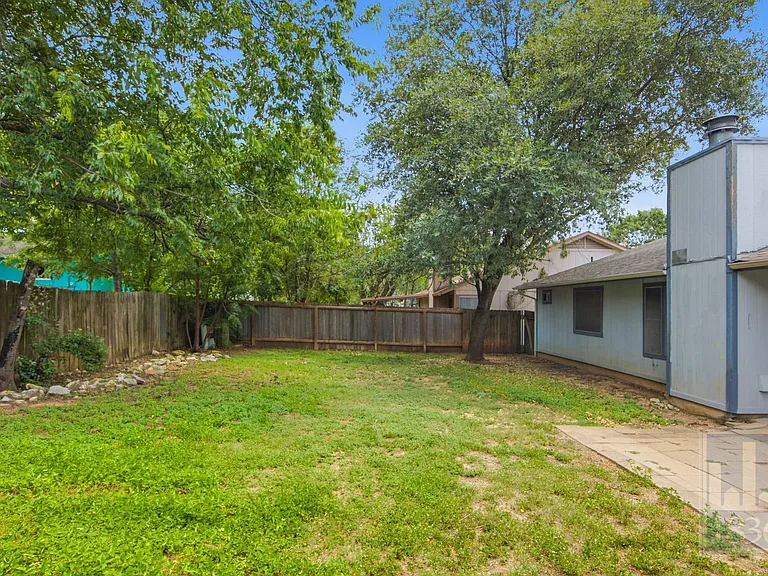 9002 Marsh Dr — Photo 27