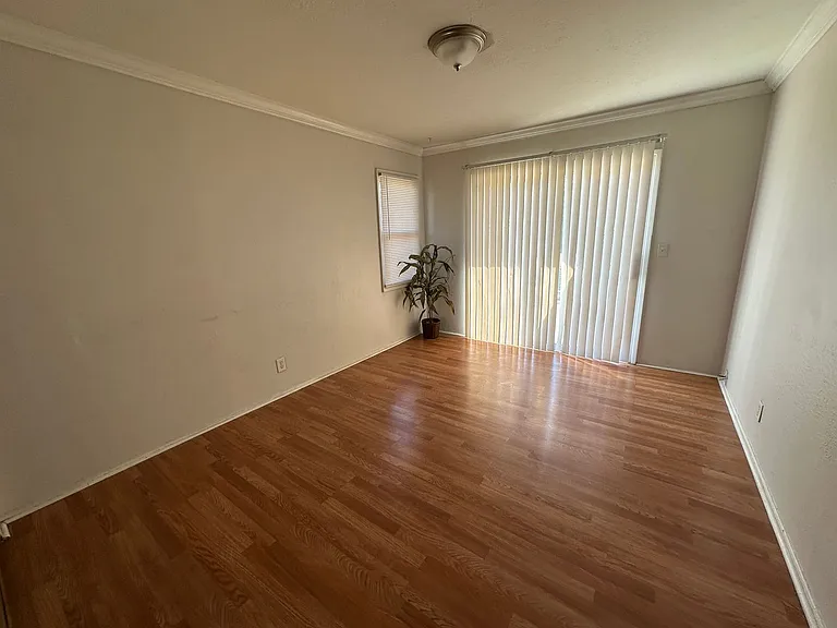 546 Richmond Ave — Photo 6