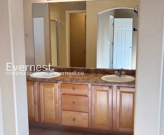 1121 Fenwick Dr — Photo 11