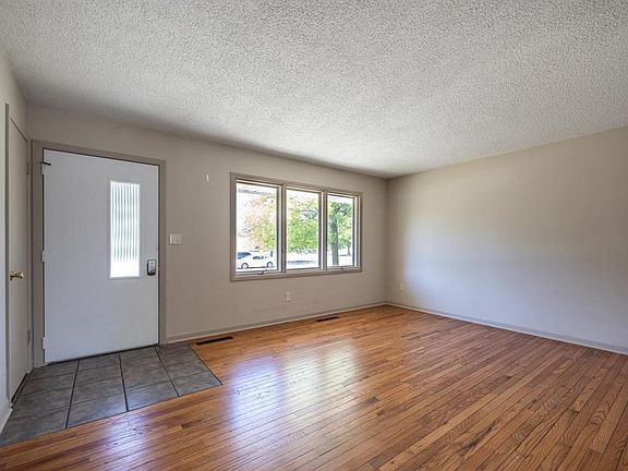 5th image of 1605 4th St SW