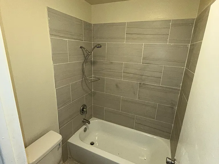 836 E Main St — Photo 5