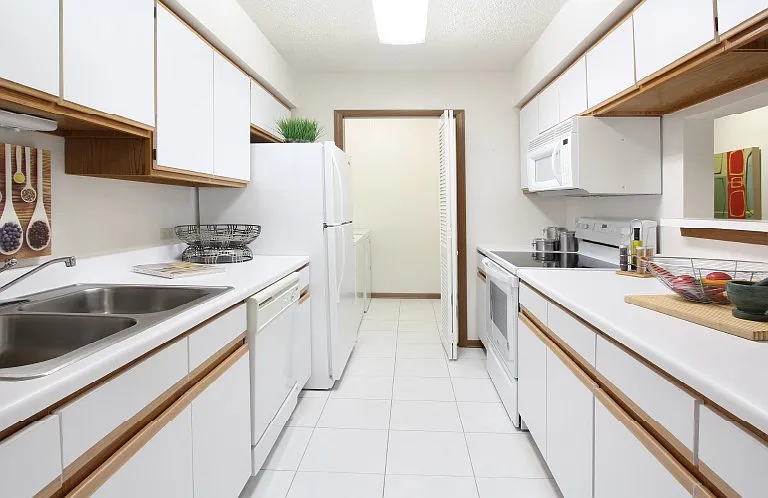 LionsGate Apartments — Photo 15