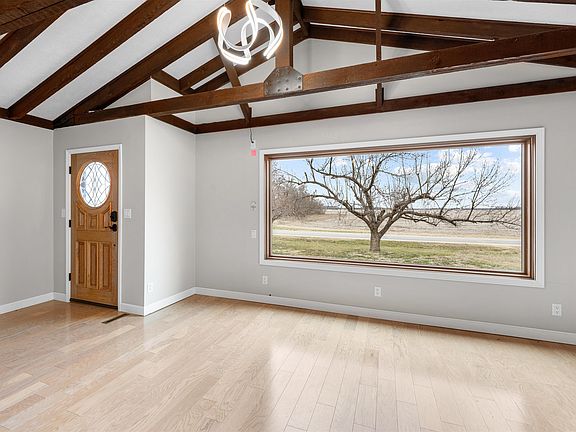 5th image of 704 E Mentor Rd