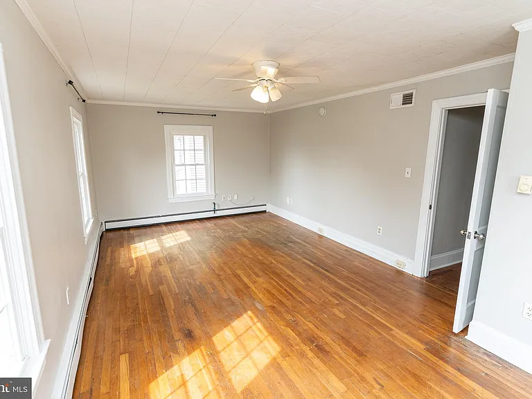 1109 N Division St — Photo 48