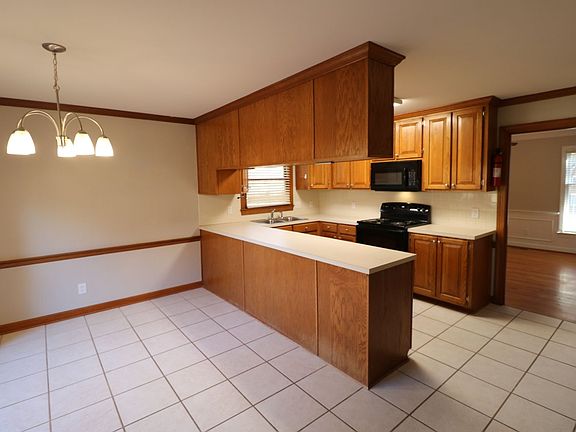 3rd image of 8193 Steeplechase Cir