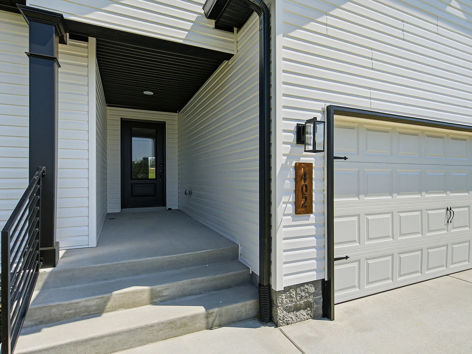3 bed, 1451 sqft, $2,000 — Photo 2