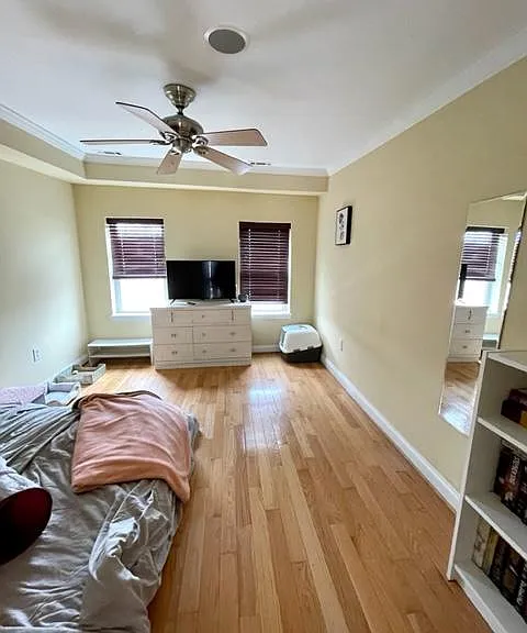 2433 Foster Ave — Photo 8
