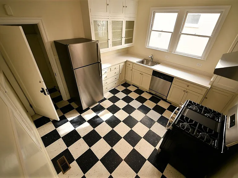 747 Warfield Ave — Photo 15