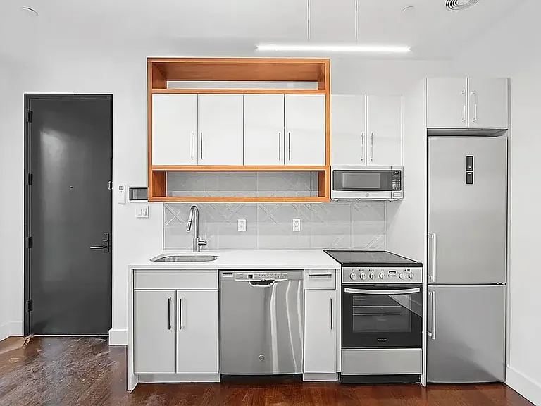 214 E 35th St #4A — Photo 2