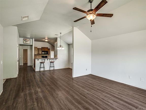 4th image of 1225 Hickory Creek Dr