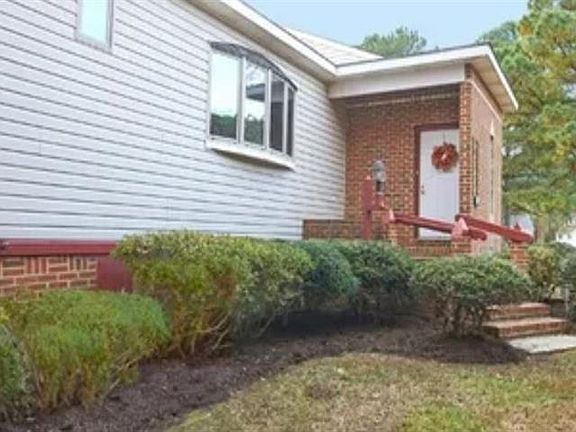 3rd image of 16410 Bowditch Rd