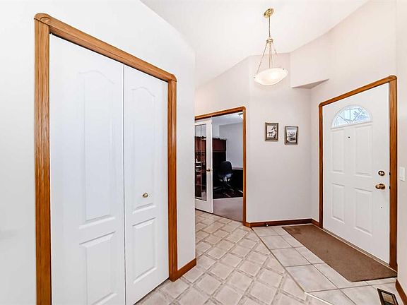3rd image of 220 Rocky Ridge Vlg NW