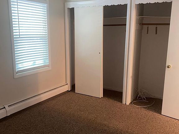 Spacious Bedroom with 2 closets