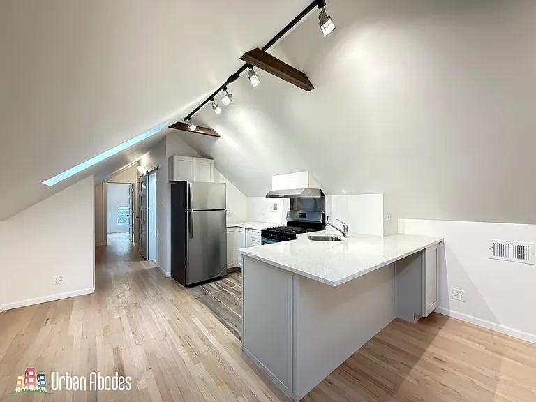 1401 N Bosworth Ave #4AC — Photo 2