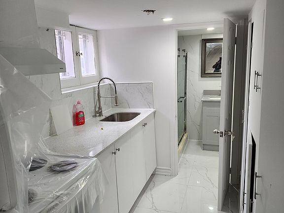 3rd image of 141 Kitchener Rd