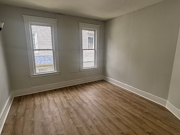 5th image of 183 Chestnut Ave #2