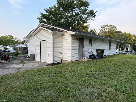 4th image of 302 Goforth Dr