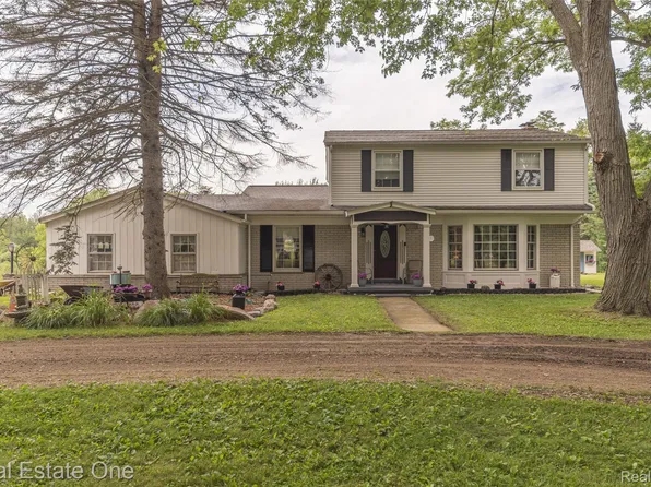27395 Martindale Rd, New Hudson, MI 48165