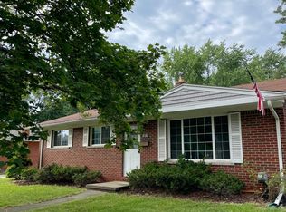 916 Worchester Dr, Fenton, MI 48430