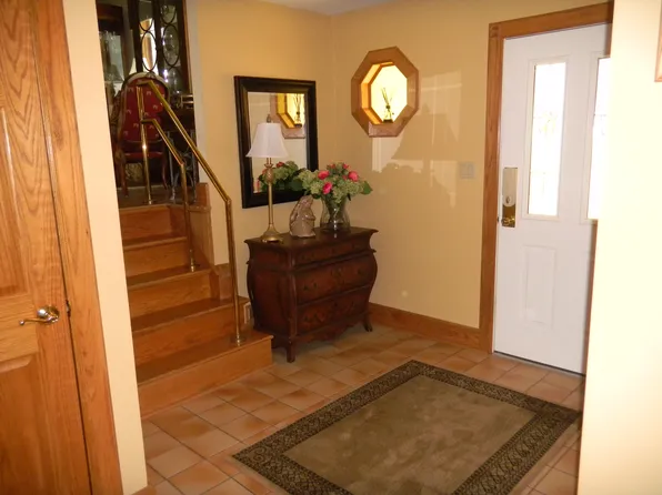 24 Norton St, Edison, NJ 08820