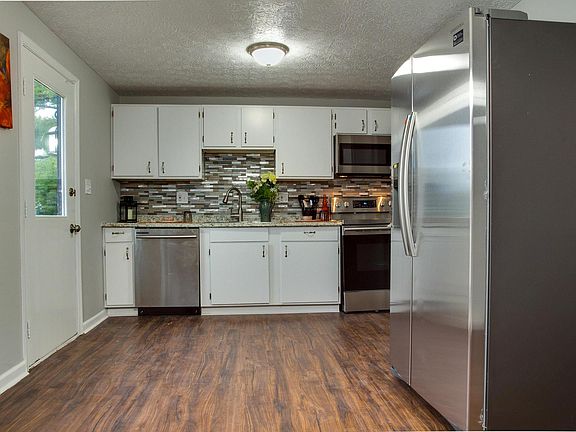 4th image of 2446 McZand Blvd