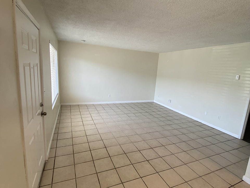 1st image of 640 E 16th St #7