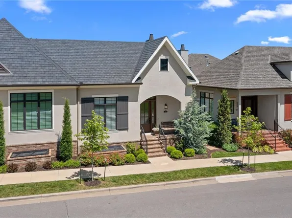 9257 Parkside Dr, Prairie Village, KS 66207