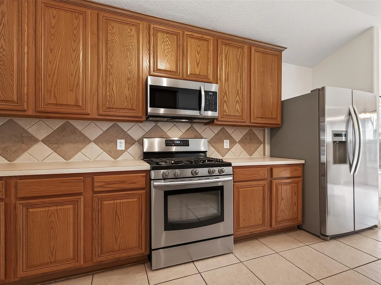 3 bed, 2.0 bath, 1851 sqft, $2,250 — Photo 3
