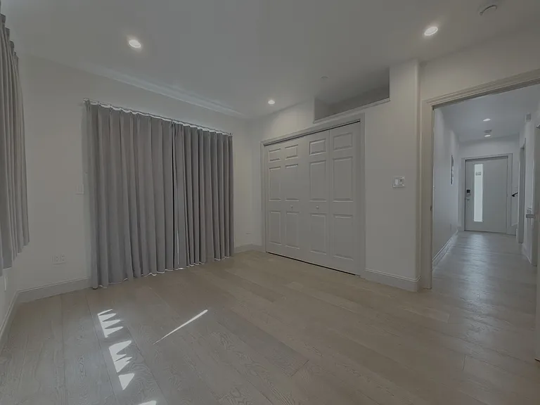 9 Gresham Ln — Photo 12