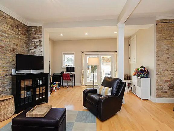 2nd image of 1083 N Paulina St #1