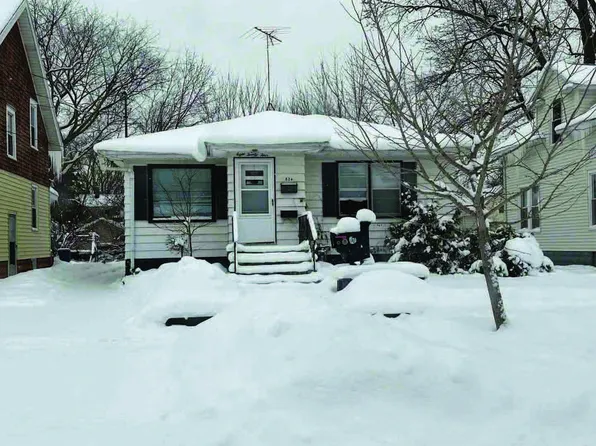 824 Myrtle St NW, Grand Rapids, MI 49504