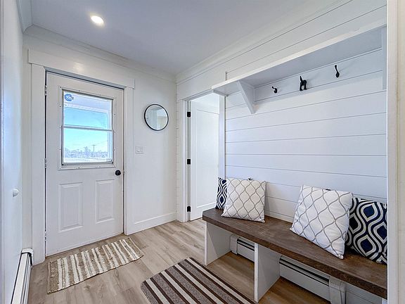 3rd image of 1592 Pownal Rd