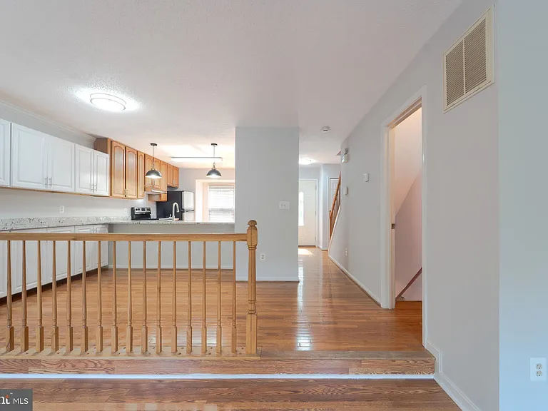 413 Lakeview Ct — Photo 19