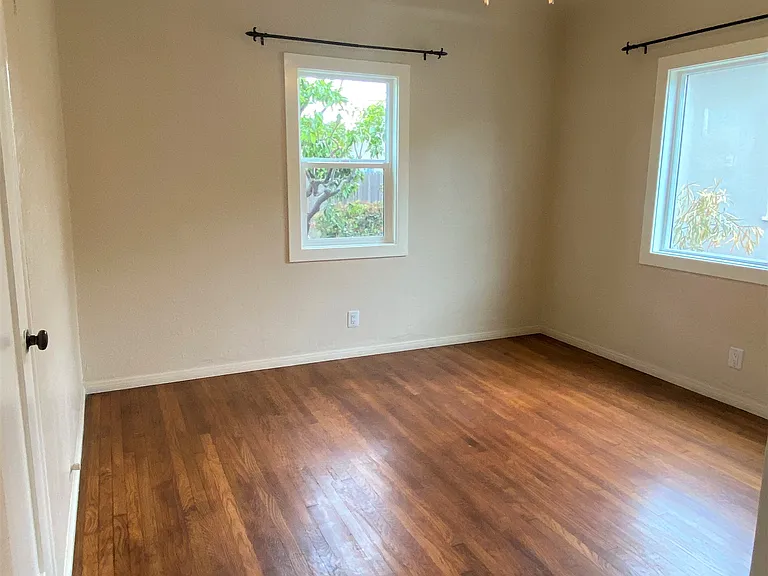 613 Roycroft Ave — Photo 13