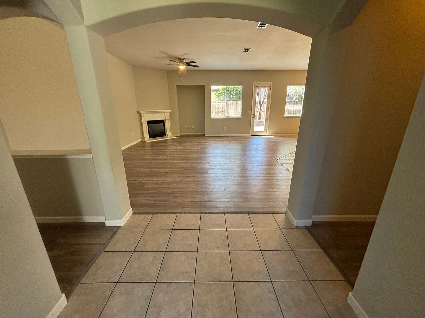 Beautiful Home with Great Layout in Newton Ranch — Photo 3