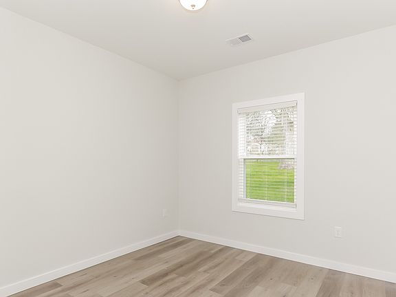 4th image of 602 W Alabama Ave