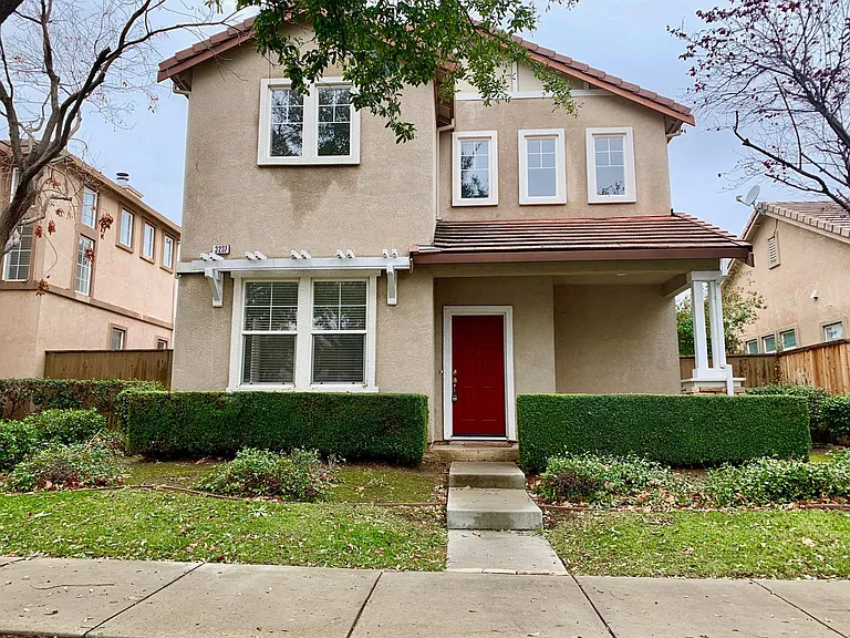 3237 Hudson Dr — Photo 1