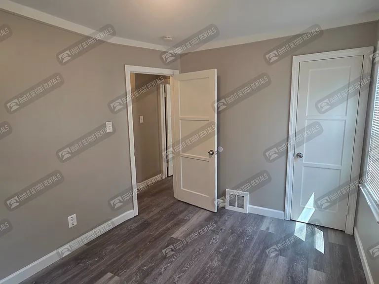 8460 Timken Ave — Photo 6