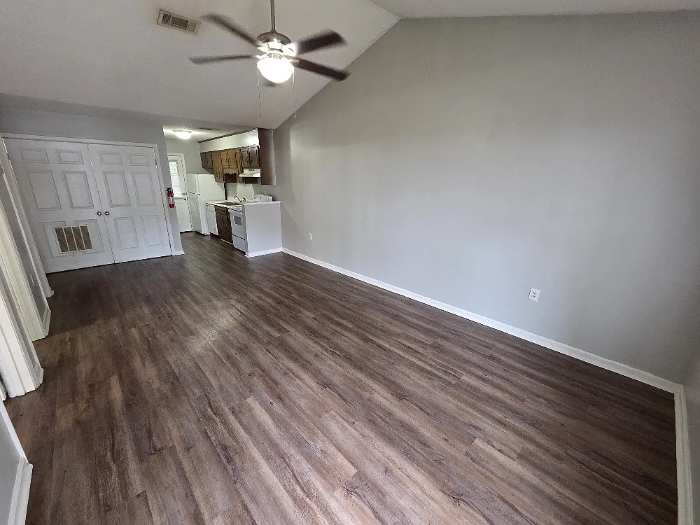 2 bed, 975 sqft, $1,000 — Photo 4