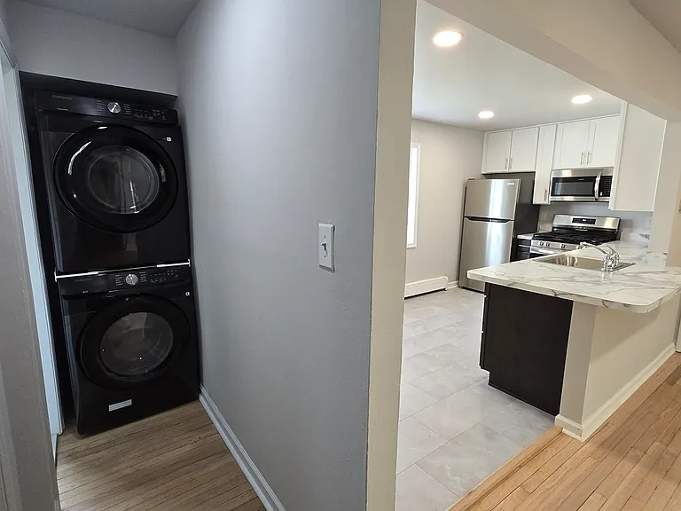 LAWRENCEVILLE GARDEN APARTMENTS AND TOWNHOMES — Photo 10