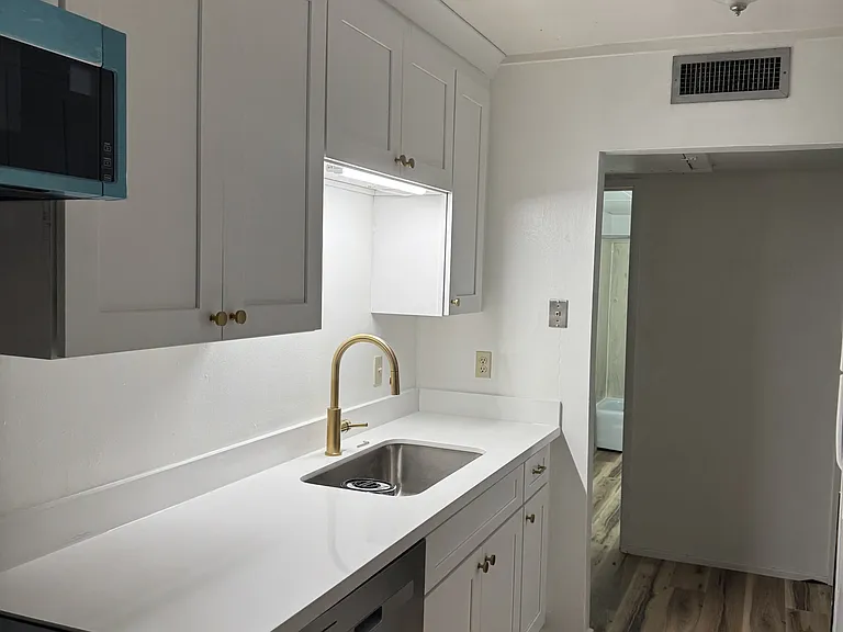 1010 S College Rd — Photo 1