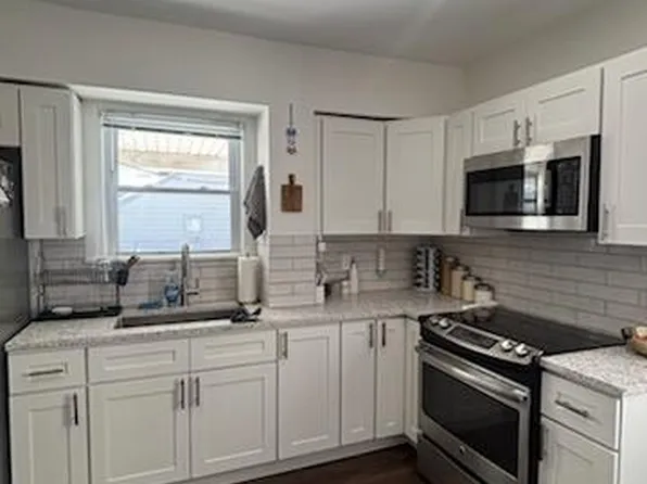 44 Henry St, Kings Park, NY 11754