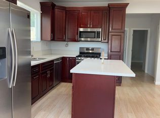20326 W Oxnard St, Woodland Hills, CA 91367