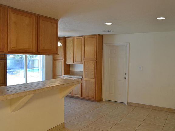 4th image of 3926 S Cutler Dr
