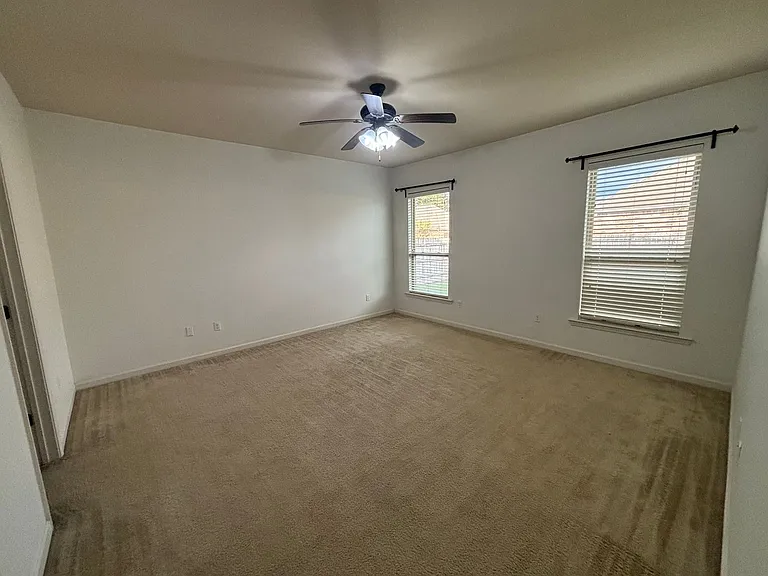 510 Greenwich Dr — Photo 7