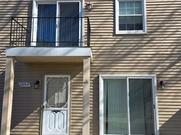 23743 Stonehenge Blvd, Novi, MI 48375