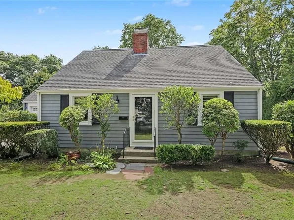12 Elton Rd, Barrington, RI 02806