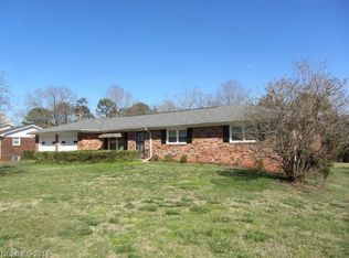231 Lakeside Dr, Forest City, NC 28043