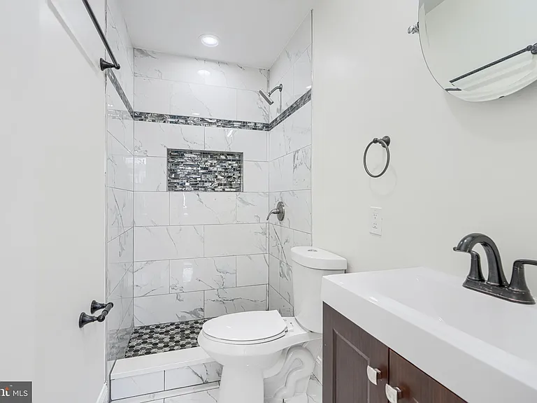 404 N Robinson St — Photo 17