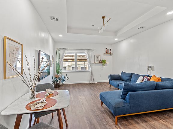 3rd image of 135 38th St APT 606